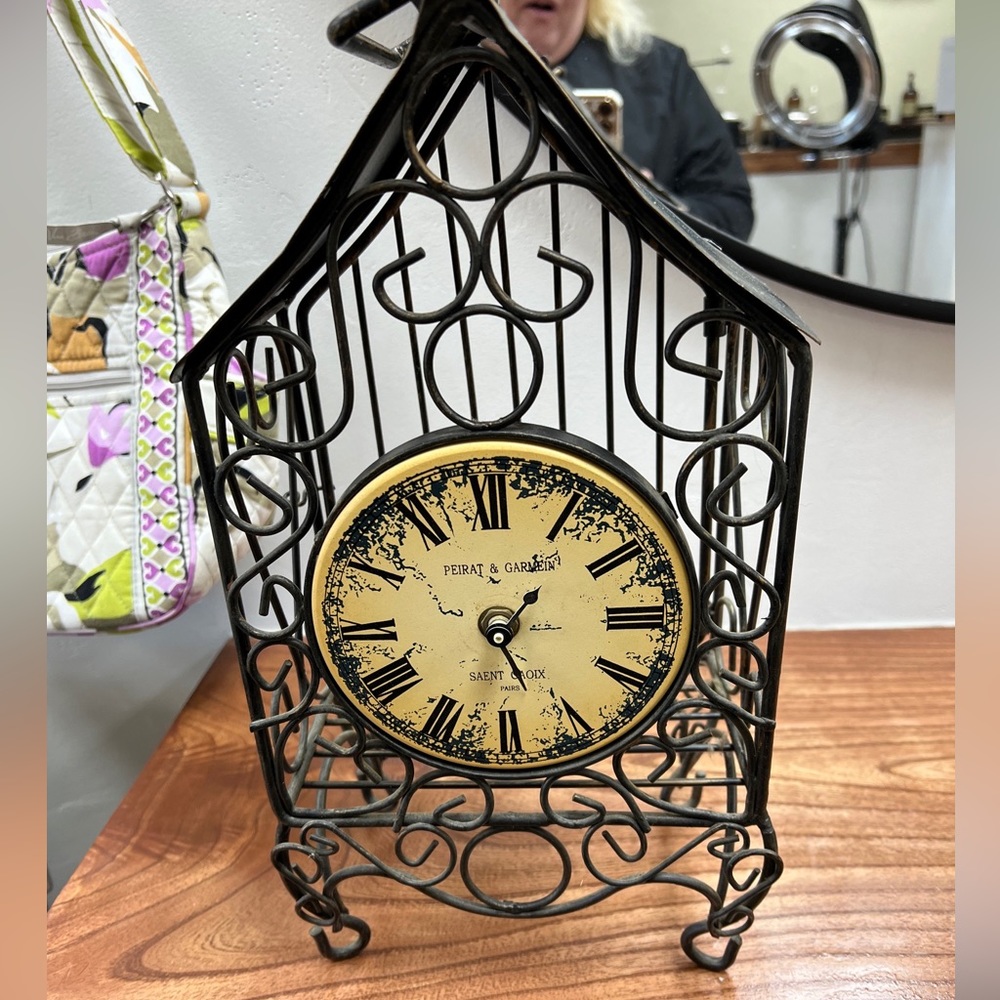 Pieter and Garmein vintage birdhouse clock